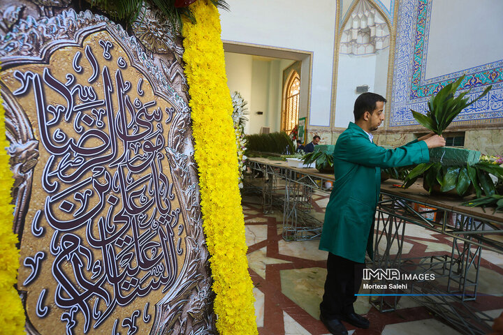 کارگاه آماده‌سازی گل‌آرایی حرم مطهر رضوی