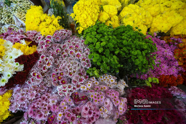 کارگاه آماده‌سازی گل‌آرایی حرم مطهر رضوی