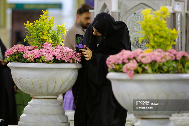گل‌آرایی حرم مطهر رضوی