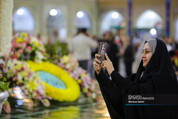 گل‌آرایی حرم مطهر رضوی
