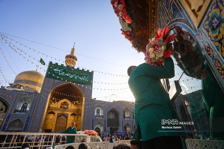 گل‌آرایی حرم مطهر رضوی
