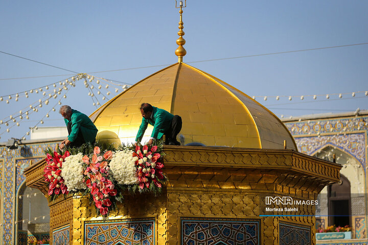 گل‌آرایی حرم مطهر رضوی