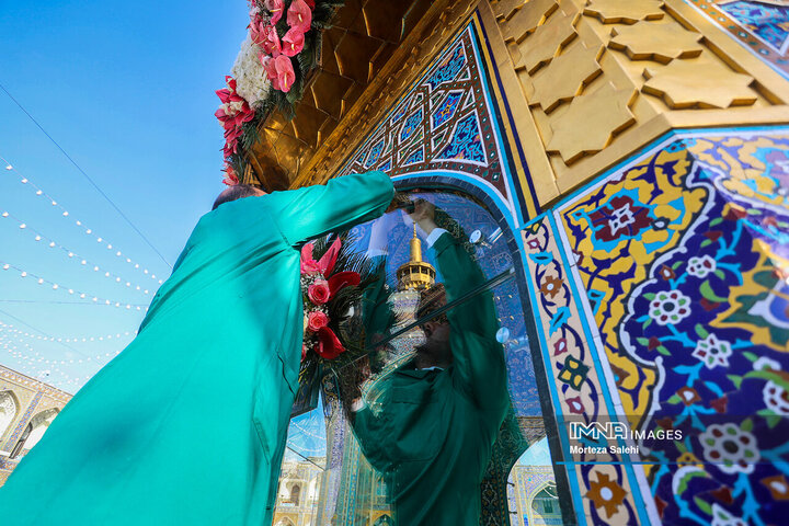 گل‌آرایی حرم مطهر رضوی