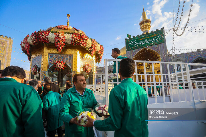 گل‌آرایی حرم مطهر رضوی
