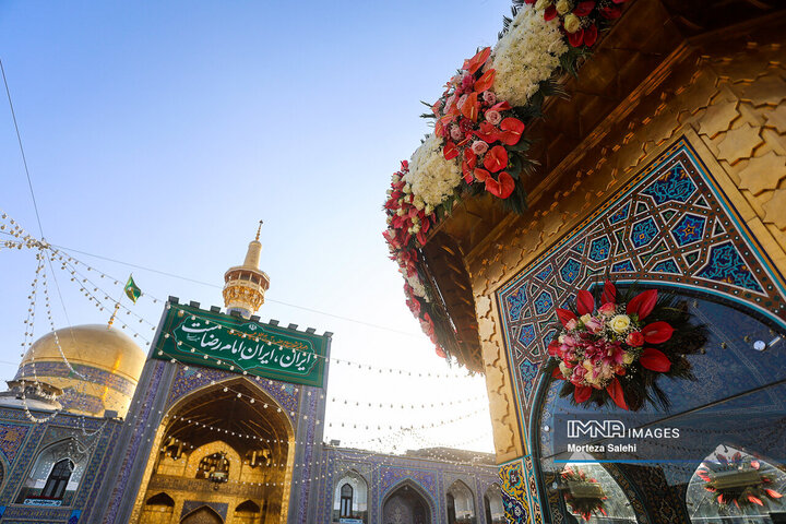 گل‌آرایی حرم مطهر رضوی