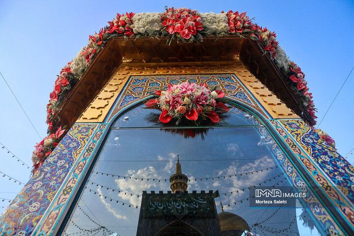 گل‌آرایی حرم مطهر رضوی