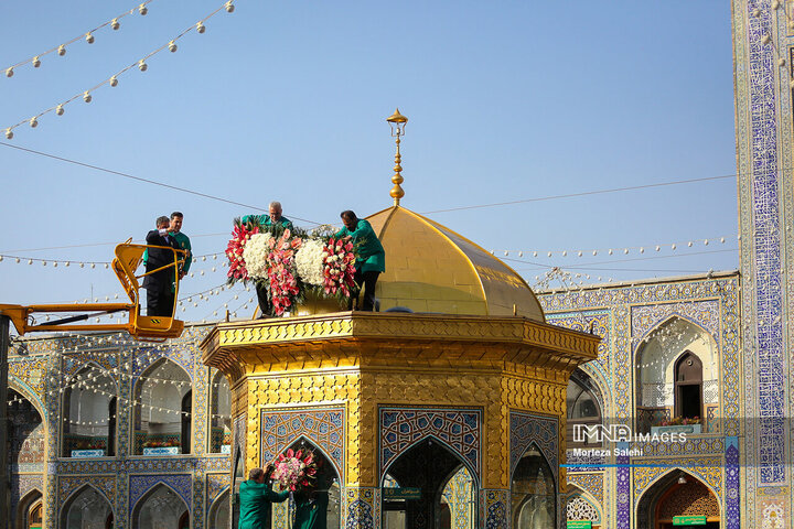 گل‌آرایی حرم مطهر رضوی