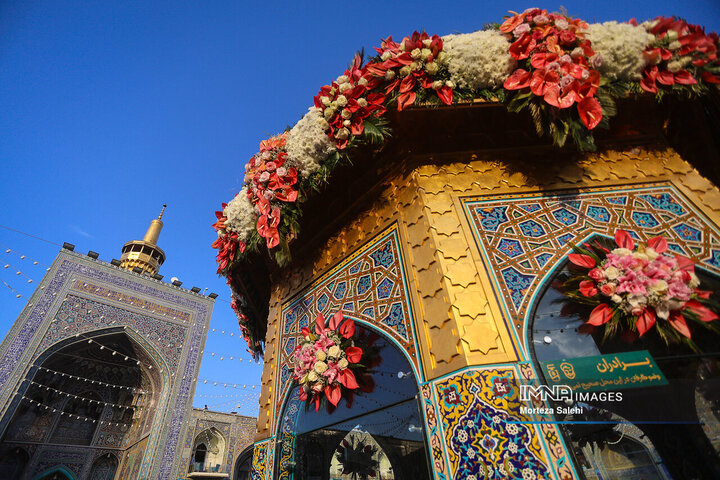 گل‌آرایی حرم مطهر رضوی