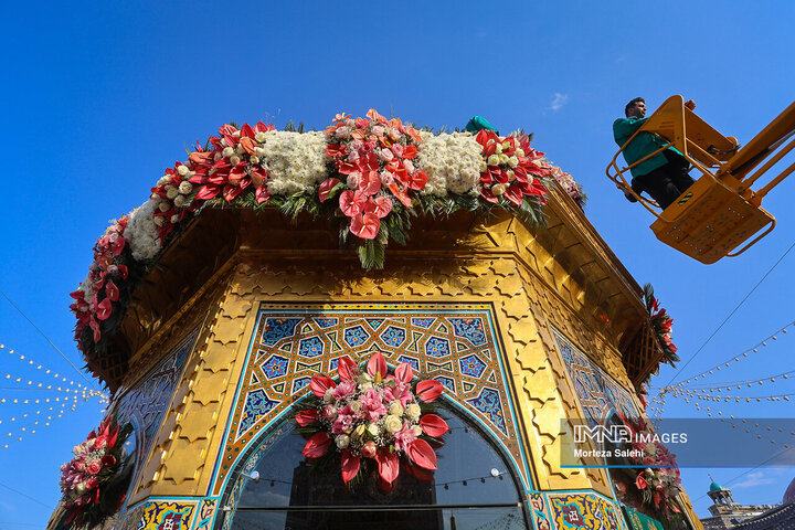 گل‌آرایی حرم مطهر رضوی