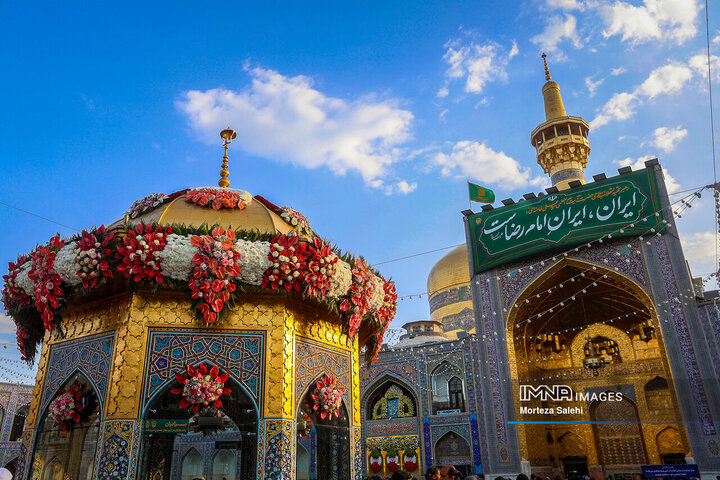 گل‌آرایی حرم مطهر رضوی