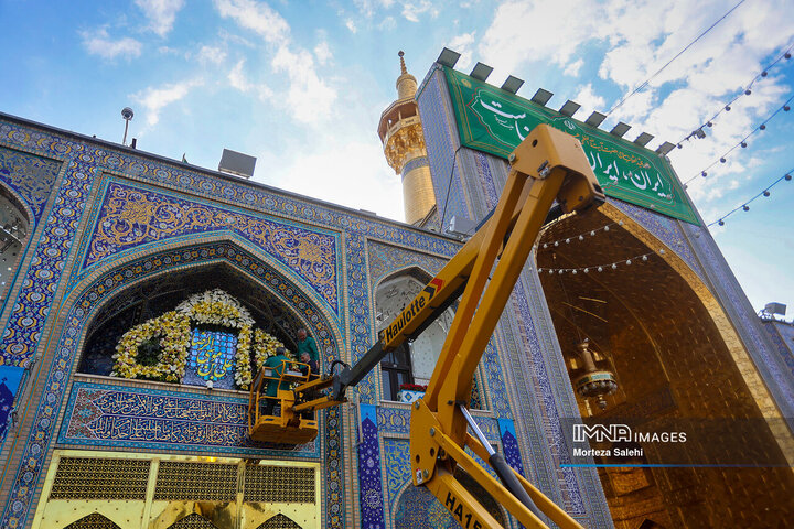 گل‌آرایی حرم مطهر رضوی