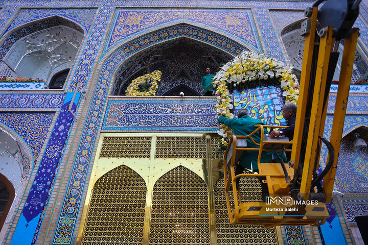 گل‌آرایی حرم مطهر رضوی