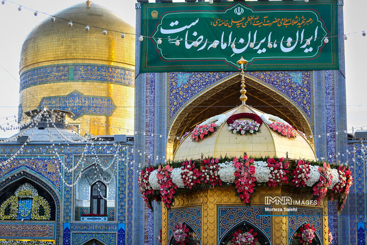 گل‌آرایی حرم مطهر رضوی