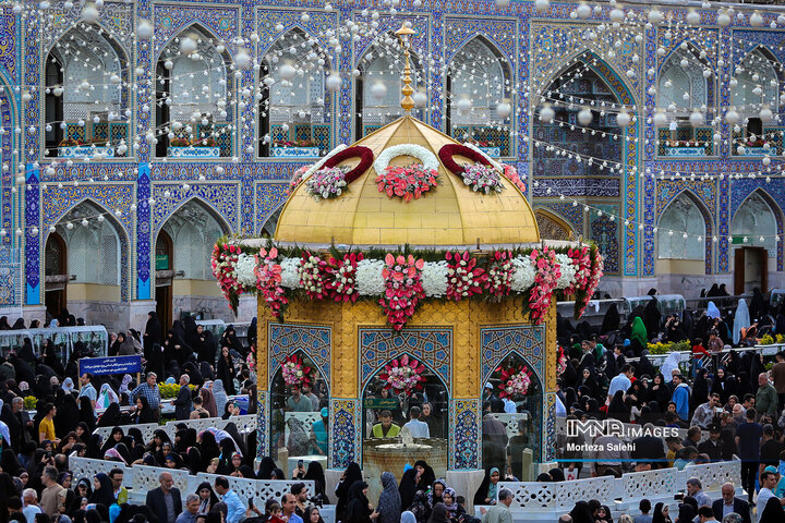 گل‌آرایی حرم مطهر رضوی