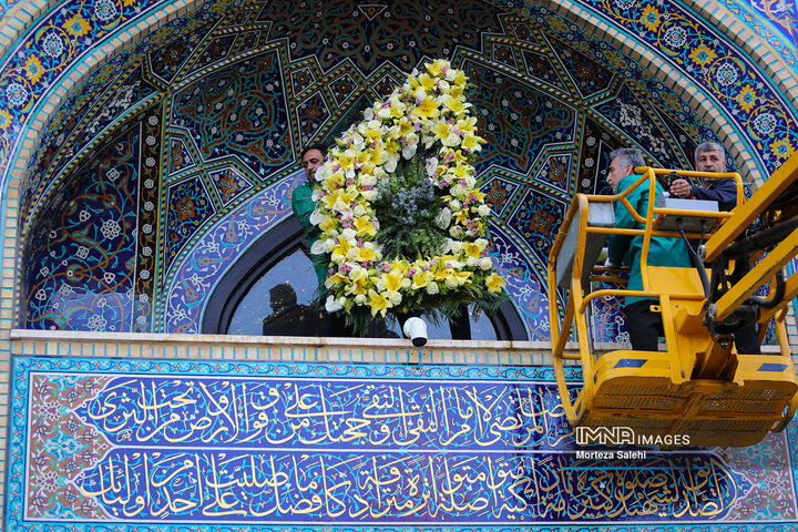 گل‌آرایی حرم مطهر رضوی