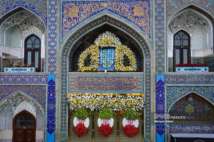 گل‌آرایی حرم مطهر رضوی