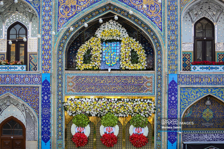 گل‌آرایی حرم مطهر رضوی
