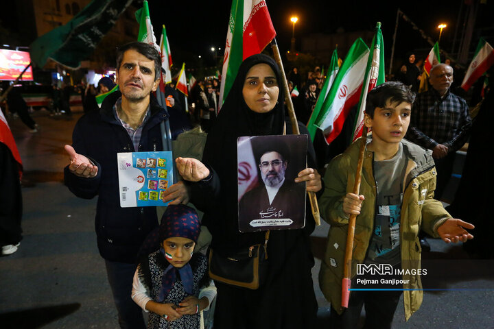 پنجاه‌وهشتمین شب حماسه حضور اصفهانی‌ها در خیابان‌
