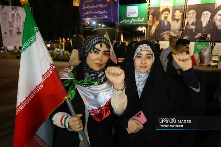 پنجاه‌وهشتمین شب حماسه حضور اصفهانی‌ها در خیابان‌