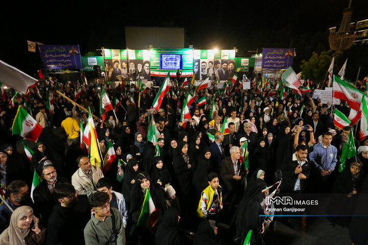 پنجاه‌وهشتمین شب حماسه حضور اصفهانی‌ها در خیابان‌