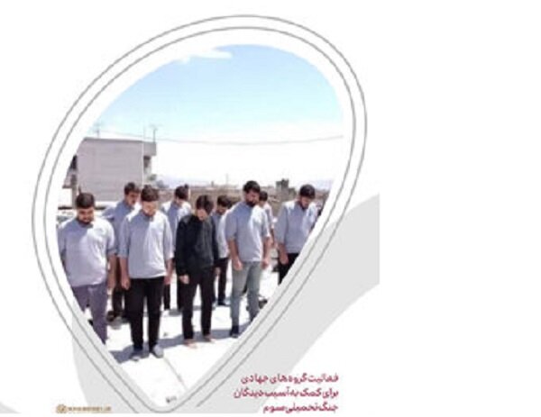 اقامه نماز در حیاطی که سقف ندارد اما آسمانش نزدیک‌تر از همیشه است