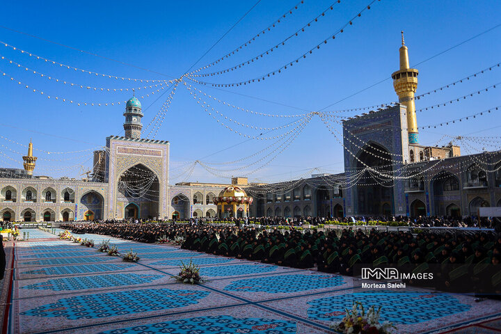 آیین تعویض پرچم گنبد حرم امام رضا(ع)