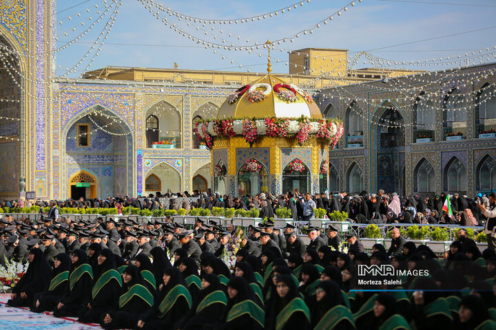 آیین تعویض پرچم گنبد حرم امام رضا(ع)