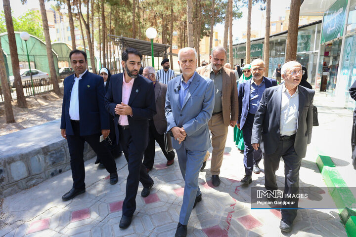 آیین بهره‌برداری از پروژه‌های جدید سازمان ساماندهی مشاغل شهری شهرداری اصفهان