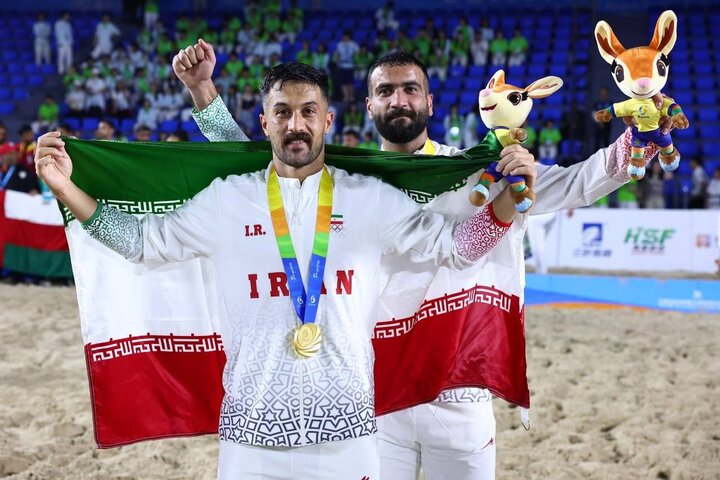 با سختی اعزام شدیم اما قهرمان برگشتیم/ با پیشرفت رقبا نگران آینده فوتبال ساحلی ایران هستم