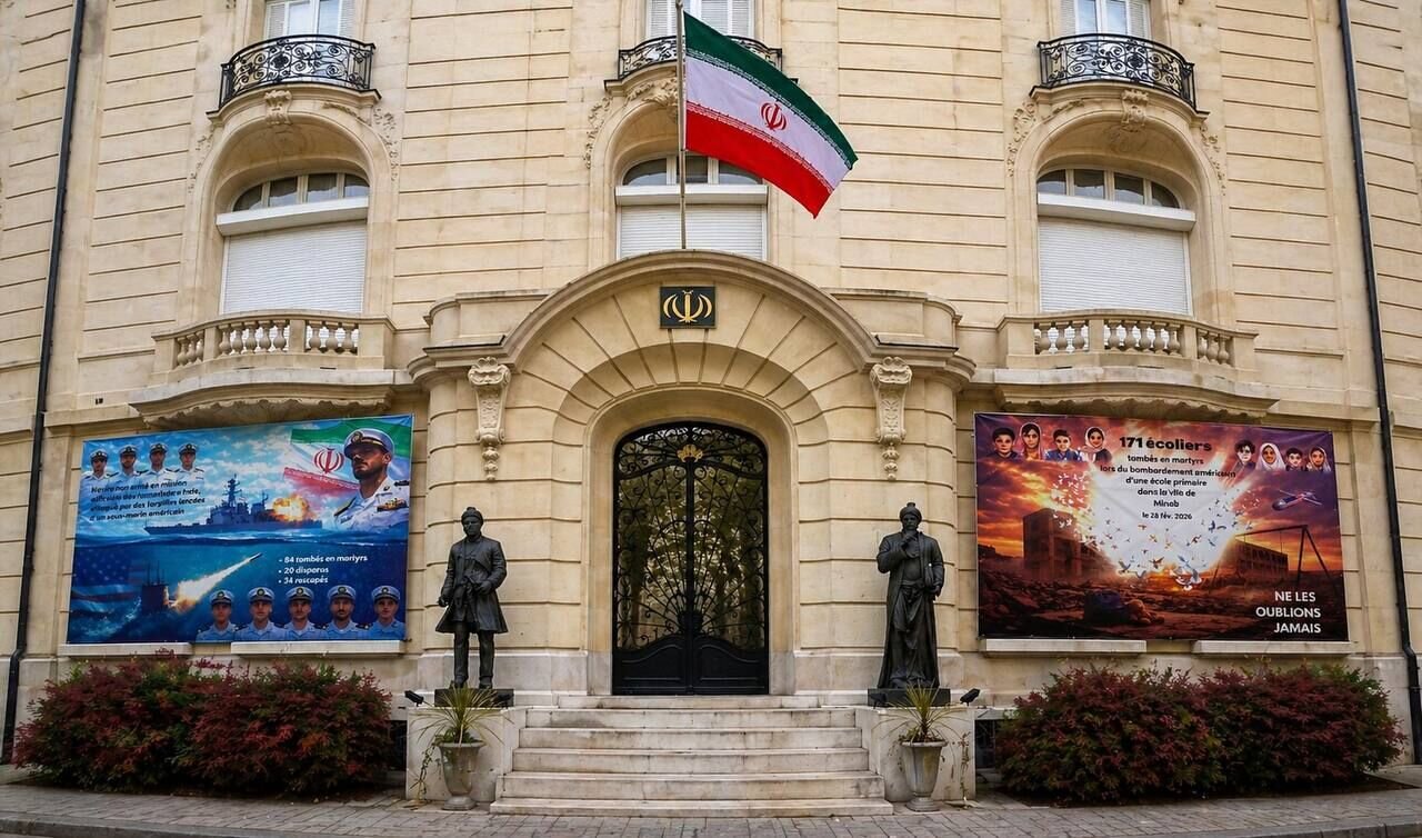نمادهای کشتار آمریکایی-صهیونیستی بر دیوار سفارت ایران در فرانسه