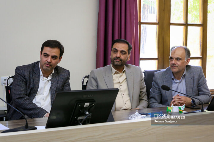 جلسه شورای نوآوری شهرداری و سیاست‌گذاری باشگاه شهراندیشان