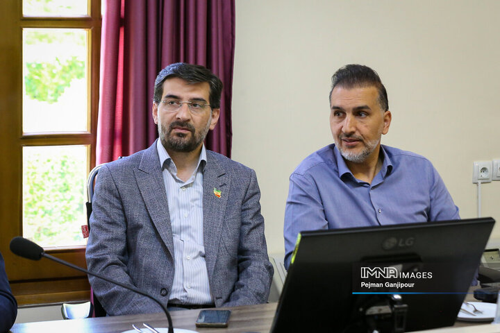 جلسه بررسی پروژه های شاخص عمرانی با حضور شهردار اصفهان