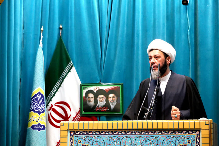 اعلام جنگ و صلح در شرایط جنگ از اختیارات رهبری است