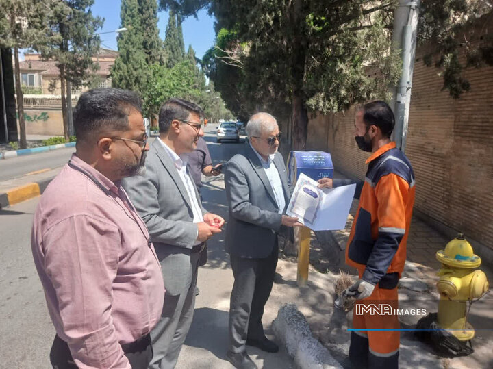 احترام به کارگر، احترام به انسانیت است / تجلیل از زحمتکشان عرصه خدمت در منطقه ۵