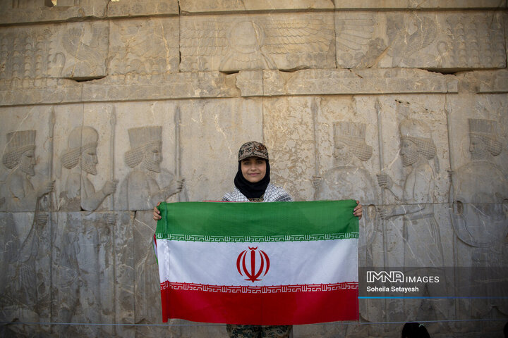 اهتراز پرچم ایران در میراث جهانی تخت جمشید و نقش رستم