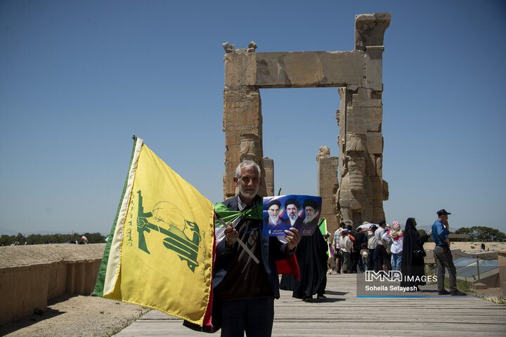 اهتراز پرچم ایران در میراث جهانی تخت جمشید و نقش رستم