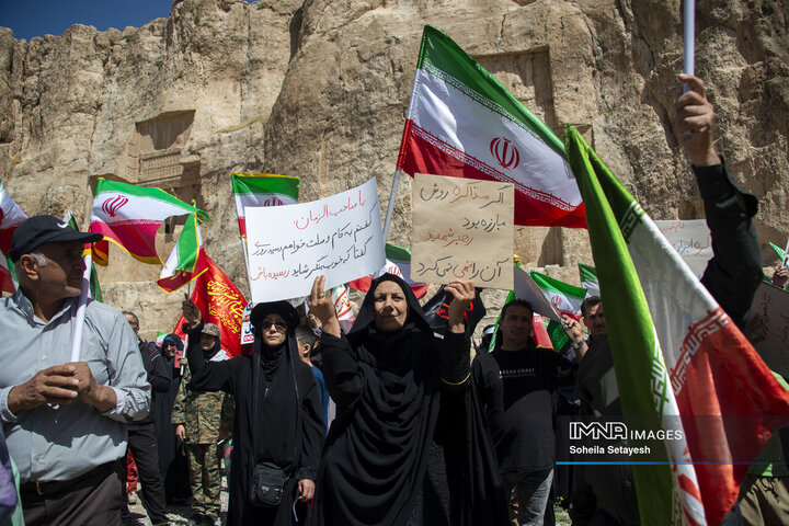 اهتراز پرچم ایران در میراث جهانی تخت جمشید و نقش رستم