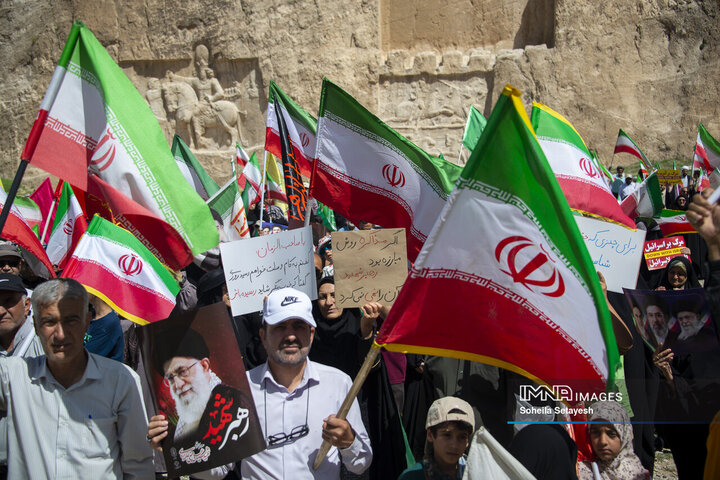 اهتراز پرچم ایران در میراث جهانی تخت جمشید و نقش رستم
