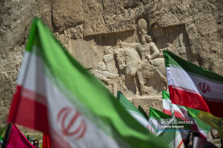 اهتراز پرچم ایران در میراث جهانی تخت جمشید و نقش رستم