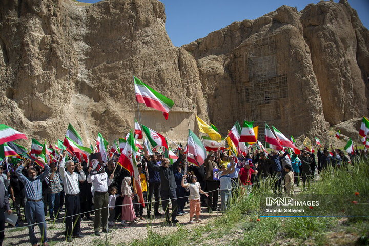 اهتراز پرچم ایران در میراث جهانی تخت جمشید و نقش رستم