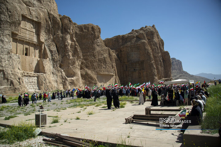 اهتراز پرچم ایران در میراث جهانی تخت جمشید و نقش رستم