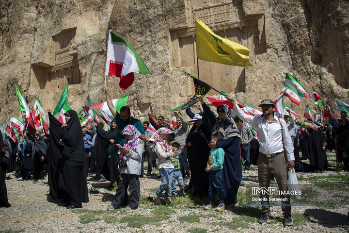 اهتراز پرچم ایران در میراث جهانی تخت جمشید و نقش رستم