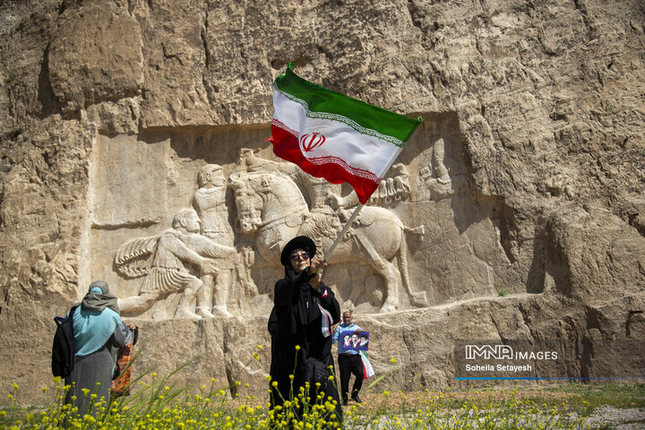 اهتراز پرچم ایران در میراث جهانی تخت جمشید و نقش رستم