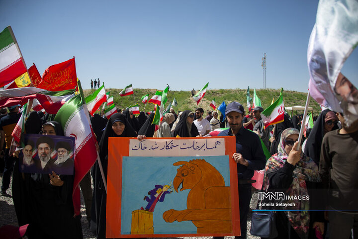 اهتراز پرچم ایران در میراث جهانی تخت جمشید و نقش رستم