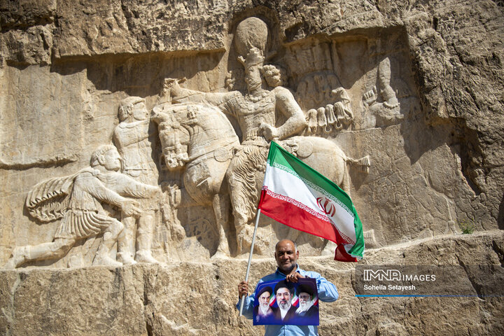اهتراز پرچم ایران در میراث جهانی تخت جمشید و نقش رستم