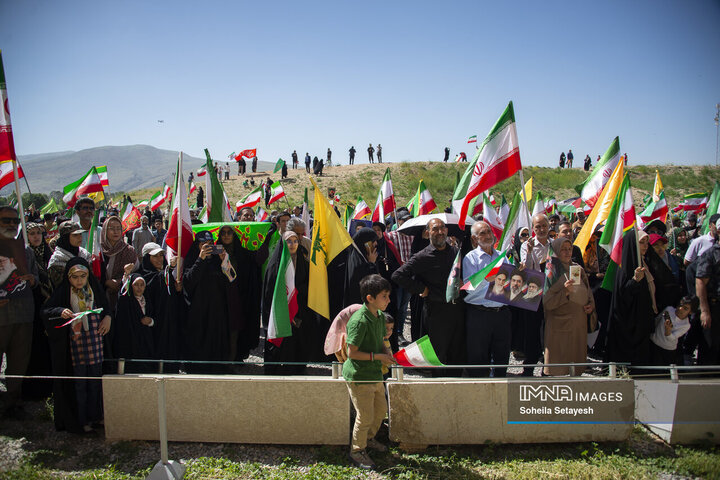 اهتراز پرچم ایران در میراث جهانی تخت جمشید و نقش رستم