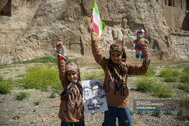 اهتراز پرچم ایران در میراث جهانی تخت جمشید و نقش رستم