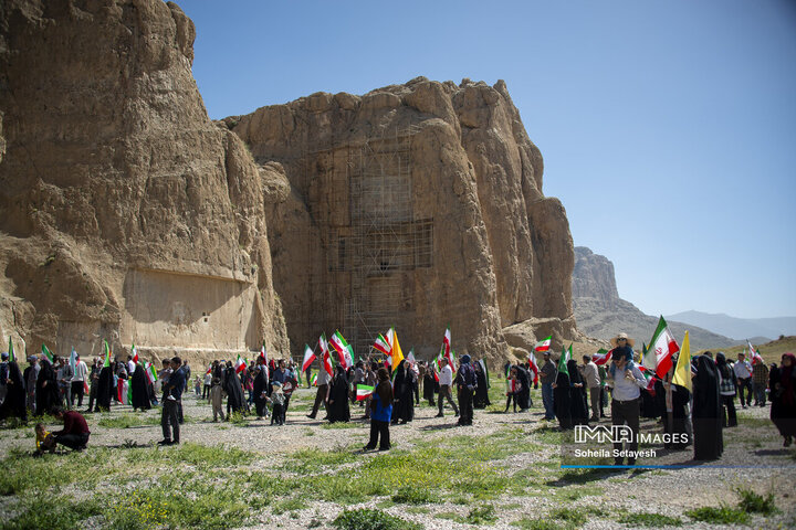 اهتراز پرچم ایران در میراث جهانی تخت جمشید و نقش رستم