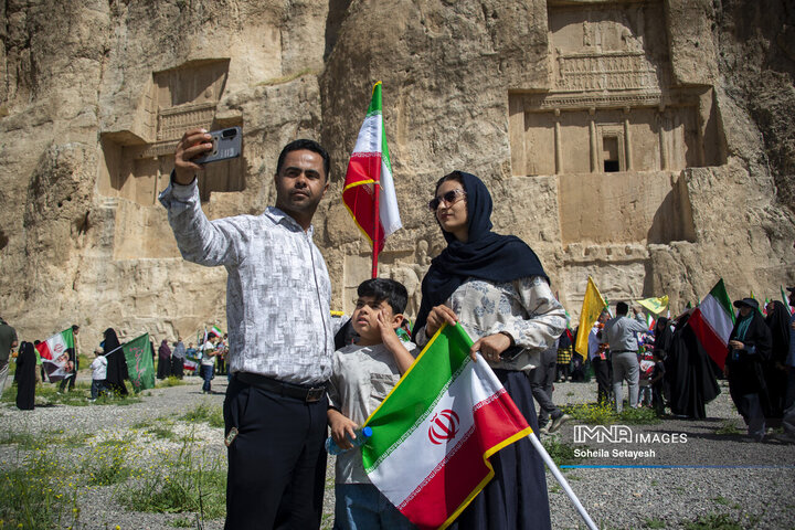 اهتراز پرچم ایران در میراث جهانی تخت جمشید و نقش رستم