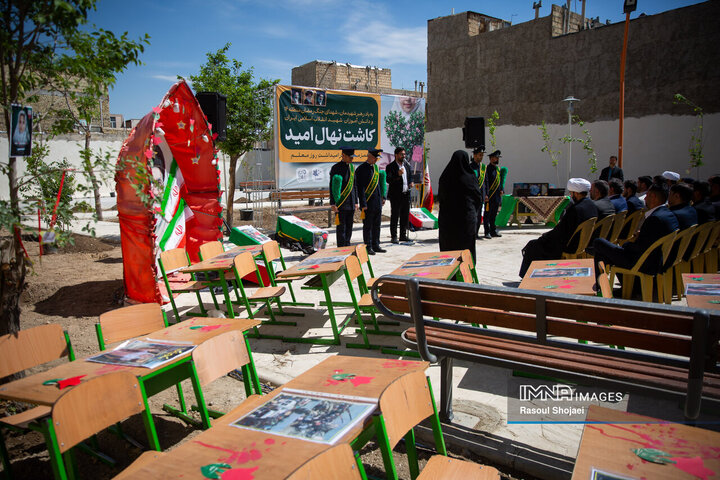 کاشت 200 نهال و زنده نگه داشتن یاد شهدای جنگ رمضان